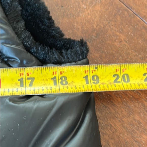 Nicole Miller Reversible Women's Black Quilted Vest - Picture 7 of 10